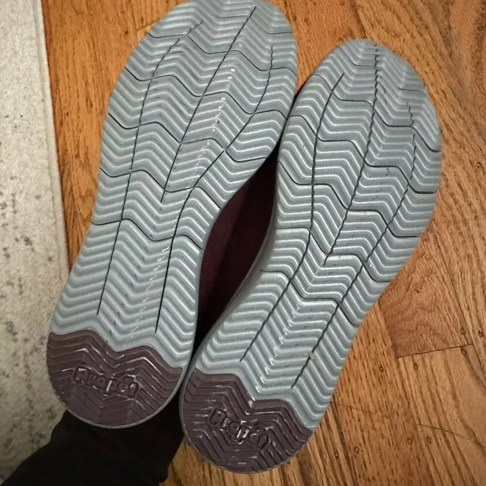 Propert Travel Fit Burgundy Sneakers Size 6.5